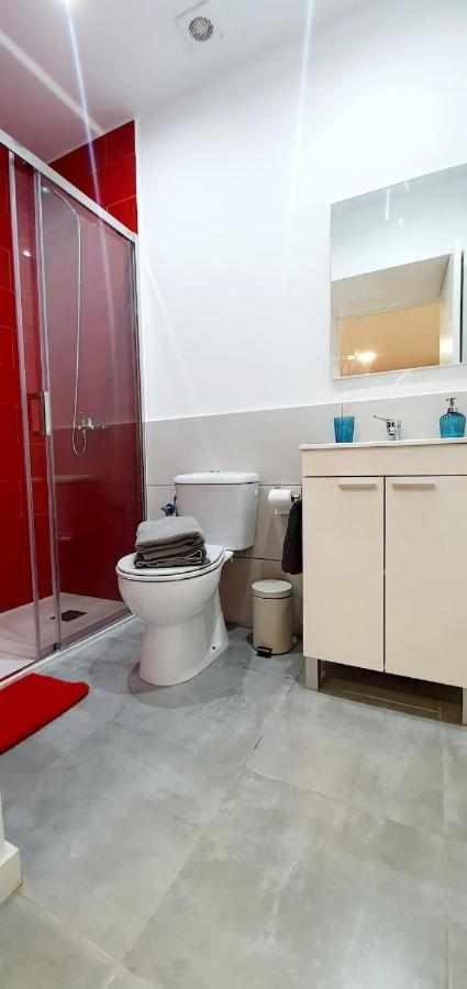 Hostal Urban Basic Л'Успіталет-да-Любрагат Екстер'єр фото