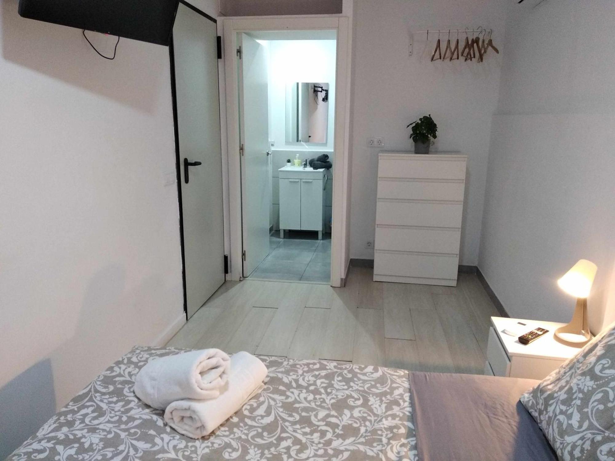 Hostal Urban Basic Л'Успіталет-да-Любрагат Номер фото